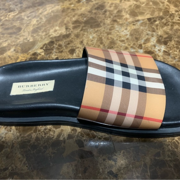 Burberry Women's ASHMORE Check PVC Slide Sandals
Size US 7. - Picture 7 of 7